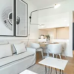Ave Liberdade Restauradores Deluxe شقة